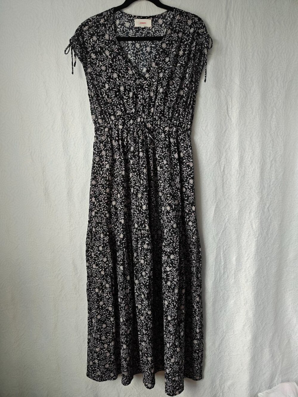 XIRENA Sleeveless Maxi Dress Navy Floral V-Neck Cotton Drawstring Medium Boho